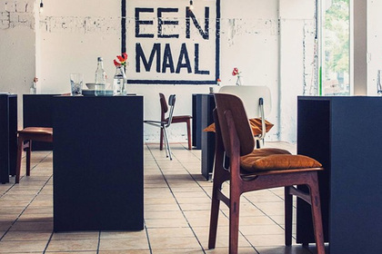 В Амстердаме открылось кафе для одиноких посетителей