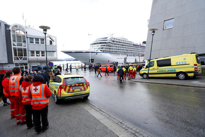 Потерпевший бедствие круизный лайнер прибыл в порт Норвегии